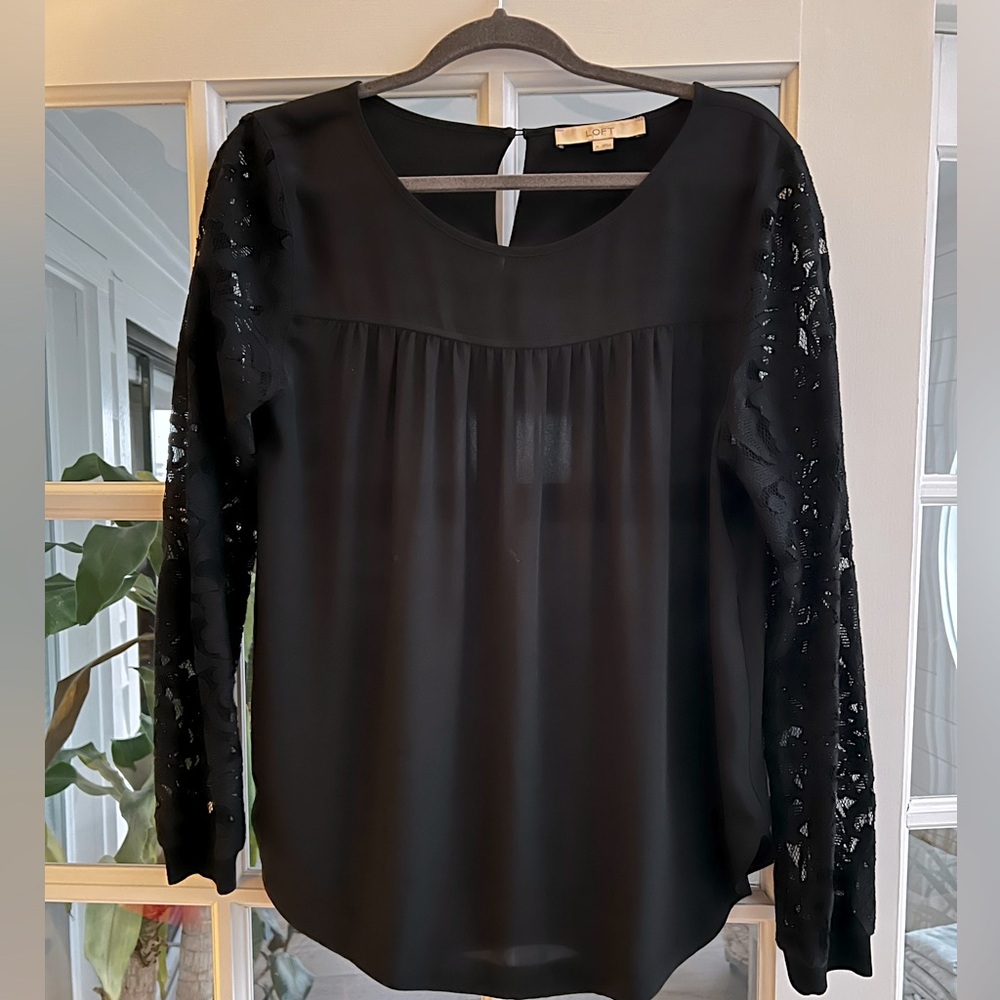 LOFT lace sleeve top